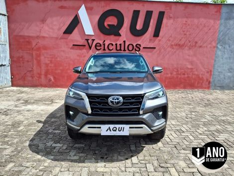 Toyota Hilux SW4 SRX 4x4 2.8 TDI 16V Dies. Aut.