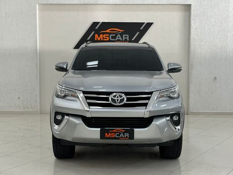 Toyota Hilux SW4 SRX 4x4 2.8 TDI 16V Dies. Aut.