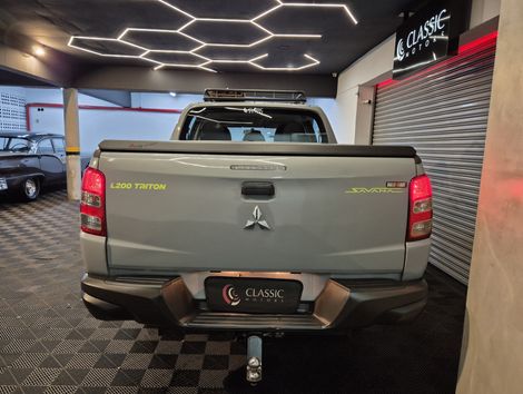 Mitsubishi L200 Triton Savana GLS 2.4 4x4 Die. Aut.