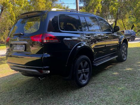 Mitsubishi Pajero HPE 3.2 4x4 T.I. Dies. 5p Aut.