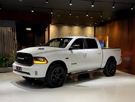RAM CLASSIC LARAMIE 5.7 CD V8 4X4 Aut.