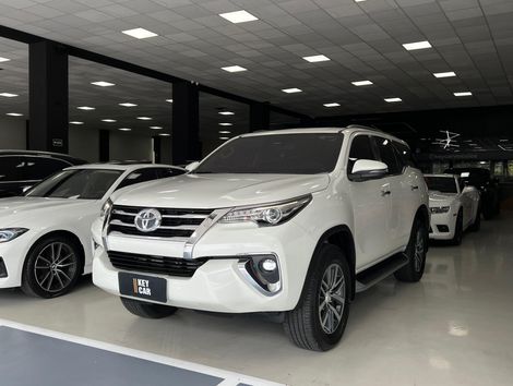 Toyota Hilux SW4 SRX 4x4 2.8 TDI 16V Dies. Aut.