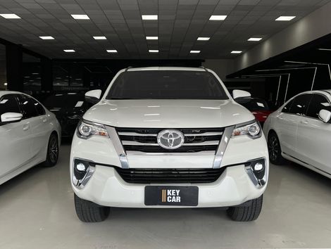 Toyota Hilux SW4 SRX 4x4 2.8 TDI 16V Dies. Aut.