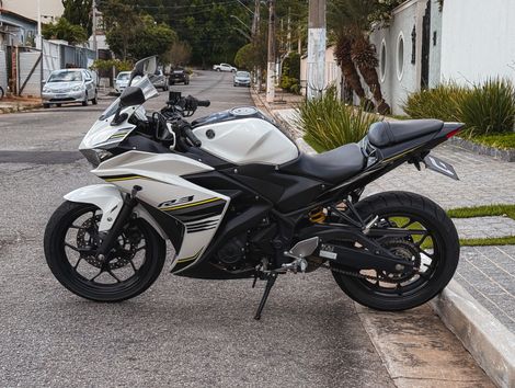 YAMAHA YZF R-3 321/ABS