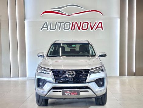 Toyota Hilux SW4 SRX 4x4 2.8 TDI 16V Dies. Aut.