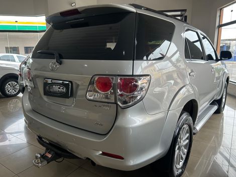 Toyota Hilux SW4 SR 4x2 2.7/ 2.7 Flex 16V Aut.