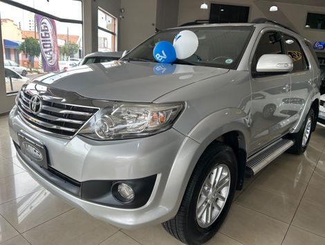 Toyota Hilux SW4 SR 4x2 2.7/ 2.7 Flex 16V Aut.