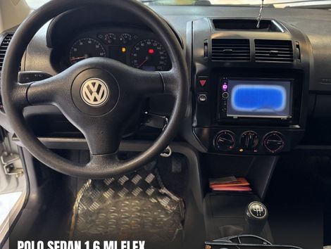 VolksWagen Polo Sedan 1.6 Mi Total Flex 8V 4p