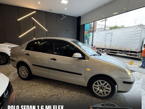 VolksWagen Polo Sedan 1.6 Mi Total Flex 8V 4p