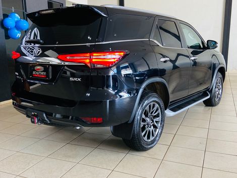 Toyota Hilux SW4 SRX 4x4 2.8 TDI 16V Dies. Aut.