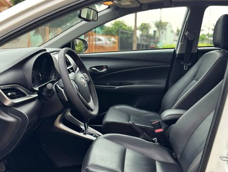 Toyota YARIS XLS Connect Sed. 1.5 Flex 16V Aut.