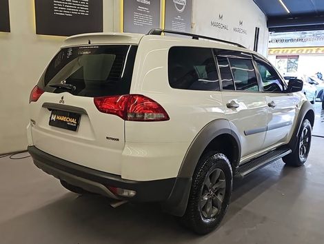 Mitsubishi Pajero OUTDOOR 3.2 4x4 T.I. Dies.5p Aut.
