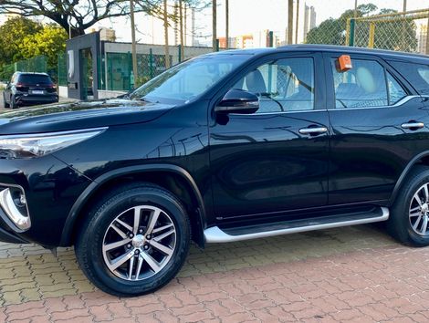 Toyota Hilux SW4 SRX 4x4 2.8 TDI 16V Dies. Aut.