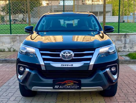 Toyota Hilux SW4 SRX 4x4 2.8 TDI 16V Dies. Aut.