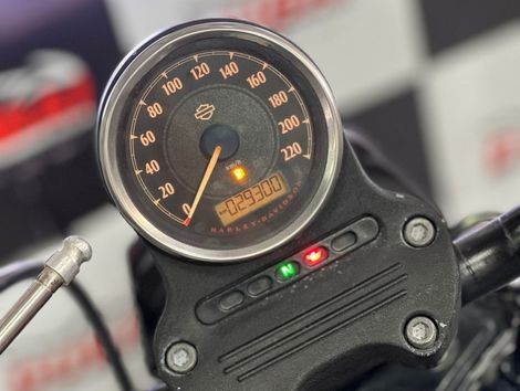 Harley XL 883N IRON