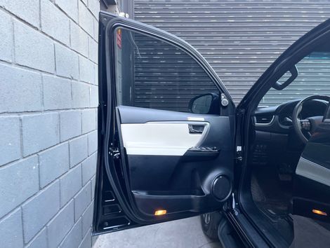 Toyota Hilux SW4 Diamond 2.8 TB 4x4 Die. Aut.