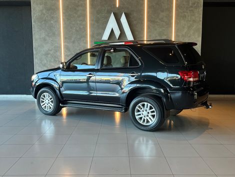 Toyota Hilux SW4 SRV D4-D 4x4 3.0 TDI Dies. Aut