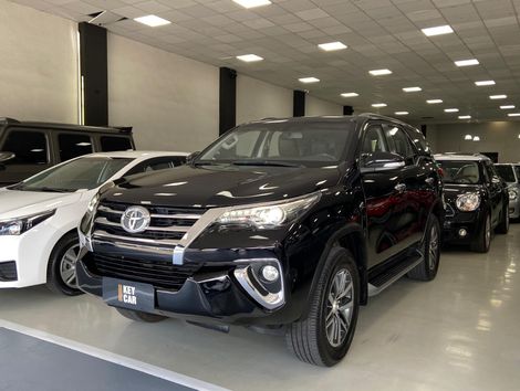 Toyota Hilux SW4 SRX 4x4 2.8 TDI 16V Dies. Aut.