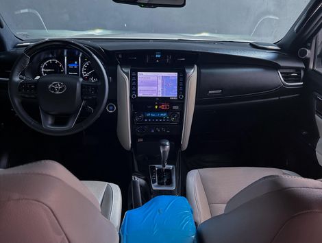 Toyota Hilux SW4 Diamond 2.8 TB 4x4 Die. Aut.