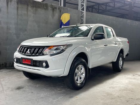 Mitsubishi L200 Tri. Outd. GLX 2.4 CD 4x4 Die. Mec.