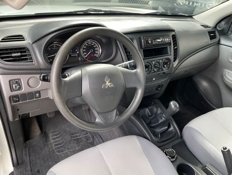 Mitsubishi L200 Tri. Outd. GLX 2.4 CD 4x4 Die. Mec.