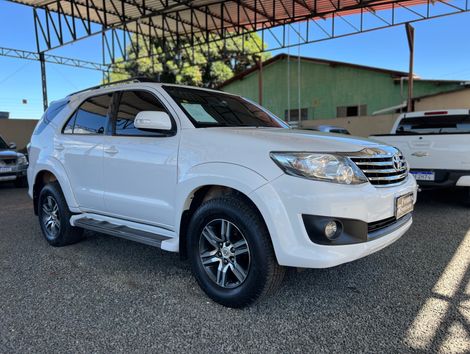 Toyota Hilux SW4 SR 4x2 2.7/2.7 Flex 16V Mec.