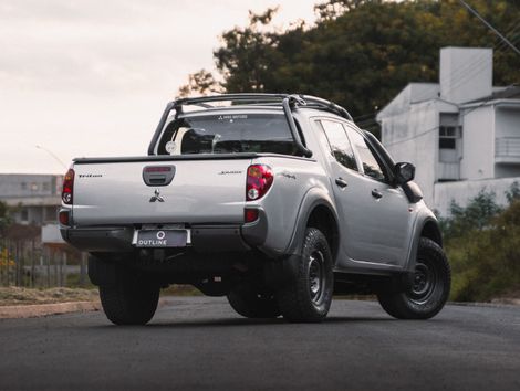 Mitsubishi L200 Triton Savana 3.2 CD TBI Dies. Mec.