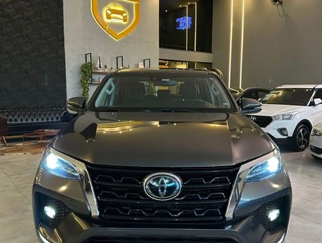 TOYOTA 2.8 D-4D TURBO DIESEL SRX 7L 4X4 AUTOMÁTICO