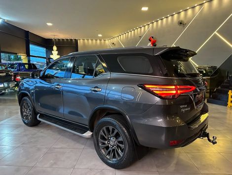 TOYOTA 2.8 D-4D TURBO DIESEL SRX 7L 4X4 AUTOMÁTICO