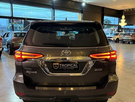 TOYOTA 2.8 D-4D TURBO DIESEL SRX 7L 4X4 AUTOMÁTICO