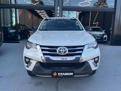Toyota Hilux SW4 SRX 4x4 2.8 TDI 16V Dies. Aut.