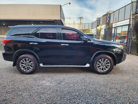 Toyota Hilux SW4 SRX 4x4 2.8 TDI 16V Dies. Aut.
