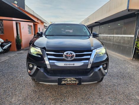 Toyota Hilux SW4 SRX 4x4 2.8 TDI 16V Dies. Aut.