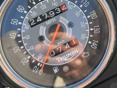TRIUMPH BONNEVILLE T 100
