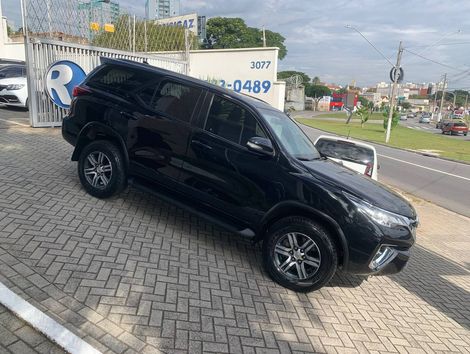 Toyota Hilux SW4 SR 4x2 2.7/ 2.7 Flex 16V Aut.