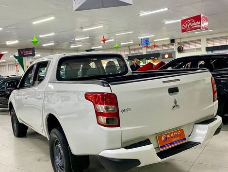 Mitsubishi L200 Tri. Outd. GLX 2.4 CD 4x4 Die. Mec.