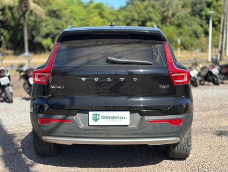 Volvo XC 40 T-5 MOMENTUM 2.0 252cv AWD