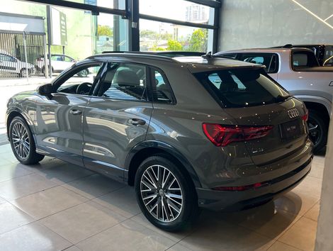 Audi Q3 Black Ed. 1.4 TFSI Flex/Black S-tron.