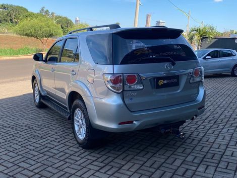 Toyota Hilux SW4 SRV D4-D 4x4 3.0 TDI Dies. Aut