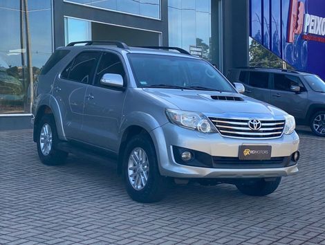 Toyota Hilux SW4 SRV D4-D 4x4 3.0 TDI Dies. Aut
