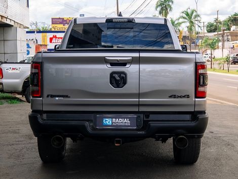RAM 1500 REBEL 5.7 HEMI CD V8 4x4 Aut.