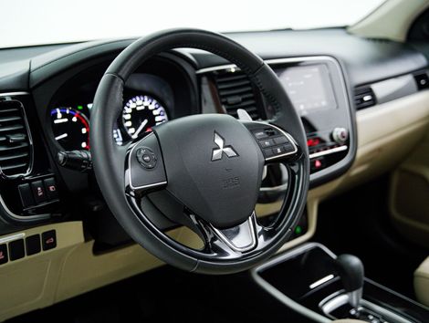 Mitsubishi OUTLANDER HPE-S 2.2 Diesel 4x4 Aut.