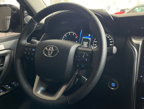 Toyota Hilux SW4 SRX Plat. 4x4 2.8 TB Die. Aut.