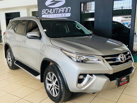 Toyota Hilux SW4 SRX 4x4 2.8 TDI 16V Dies. Aut.