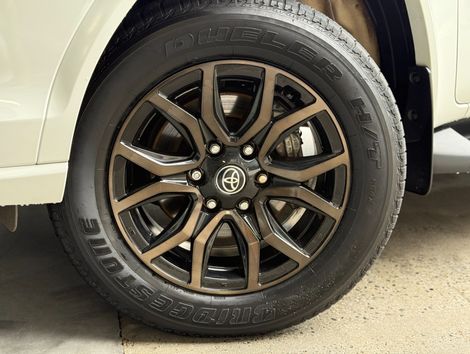 Toyota Hilux SW4 GRS 2.8 TB 4x4 Diesel Aut.
