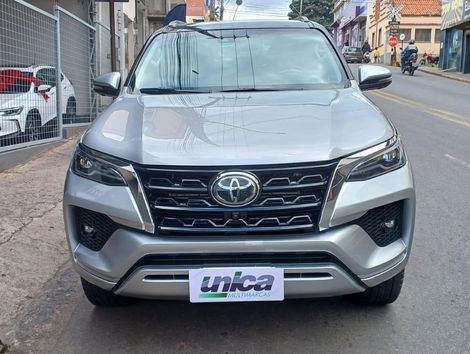 Toyota Hilux CD 2.8 TDI GR-S 4WD (Aut)