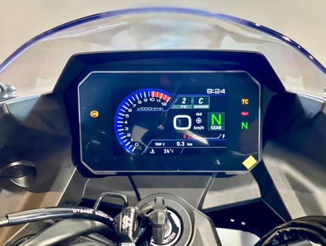 SUZUKI GSX-8R