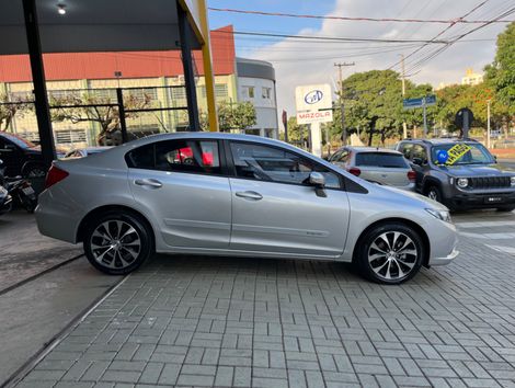 Honda Civic Sedan LXR 2.0 Flexone 16V Aut. 4p