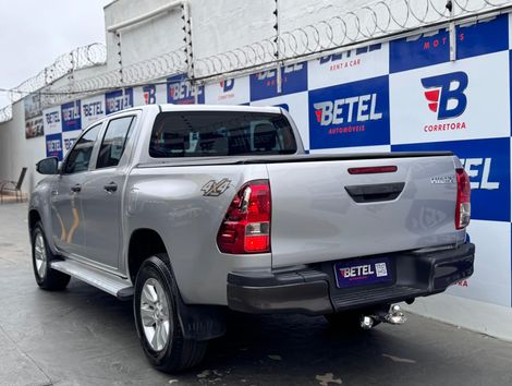 Toyota Hilux CD 4x4 2.8 Diesel Mec.