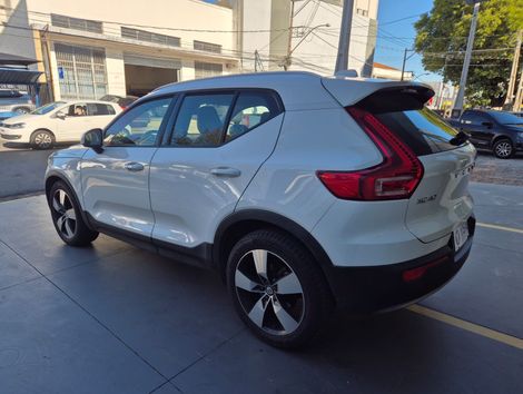 Volvo XC 40 T-5 MOMENTUM 2.0 252cv AWD